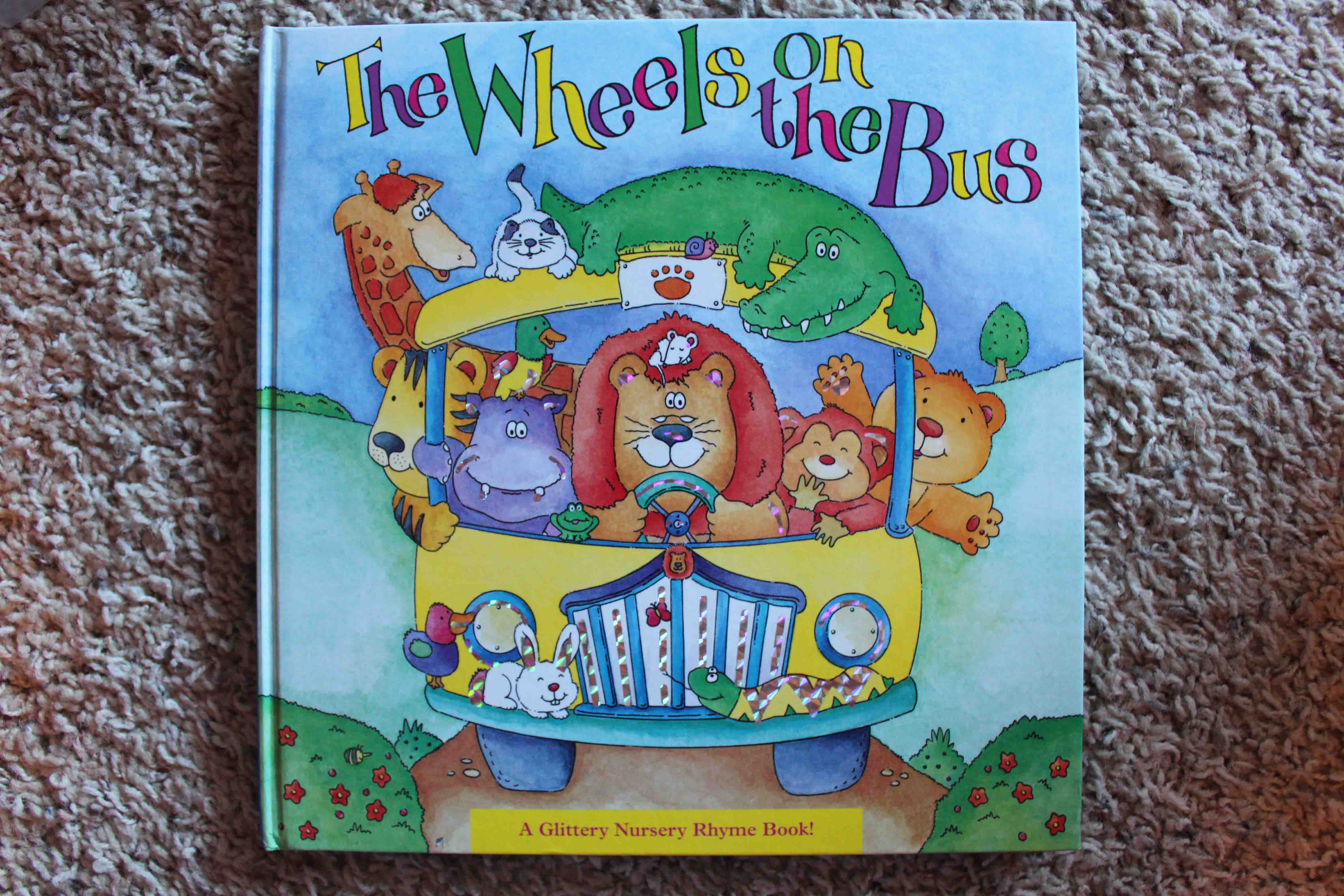 The wheels on the bus : a glittery nursery rhyme book!