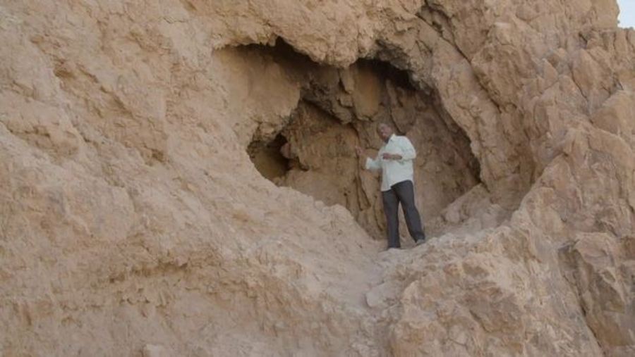 Unlocking the Past : The Dead Sea Scrolls