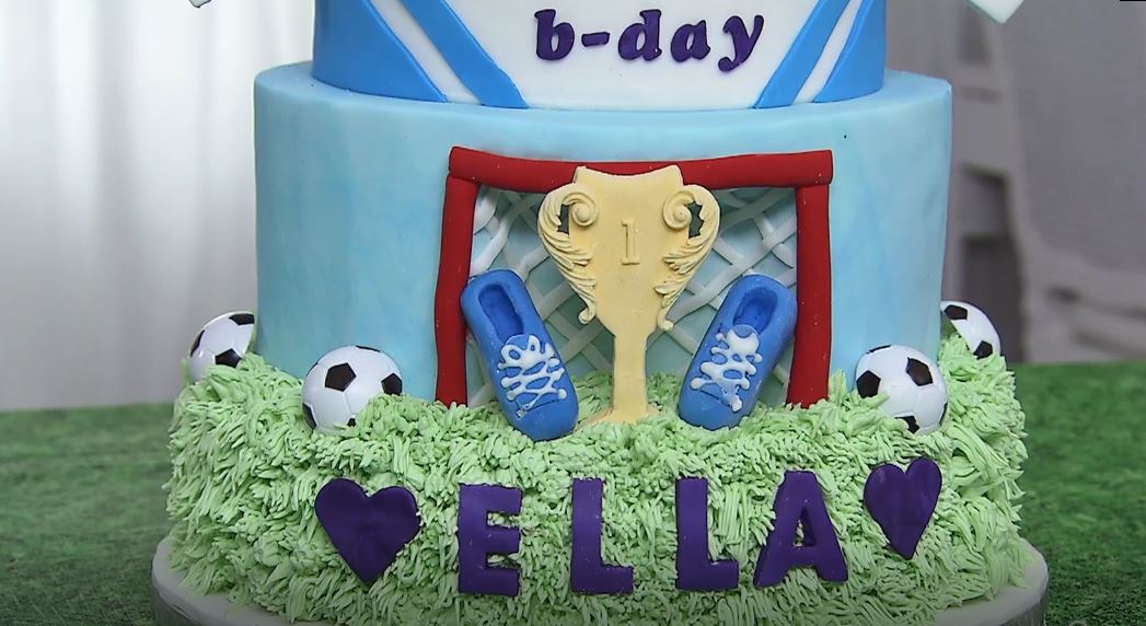 Ella's Soccer Surprise: Best Cake Wins Series.