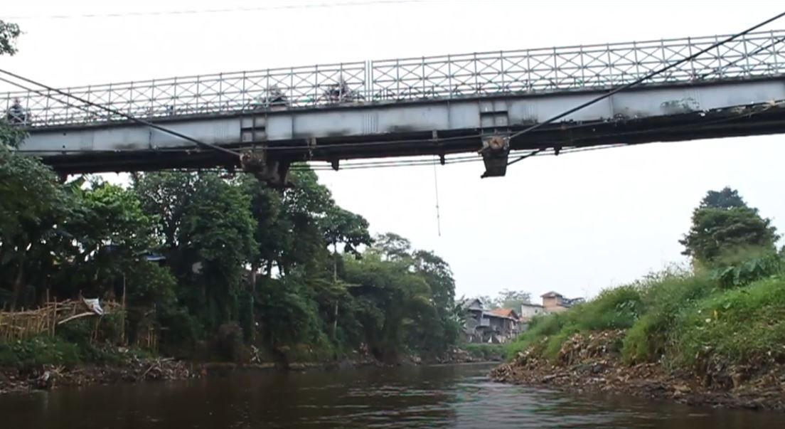 The Ciliwung River: Shore Line (Shorts).