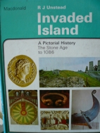 Invaded island : a pictorial history ; the Stone Age to 1086